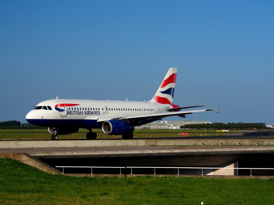G-DBCJ British Airways Airbus A319-131 - cn 2981 taxiing 18july2013 pic-001