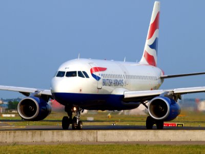 G-DBCF British Airways Airbus A319-131 - cn 2466, taxiing 22july2013 pic-003