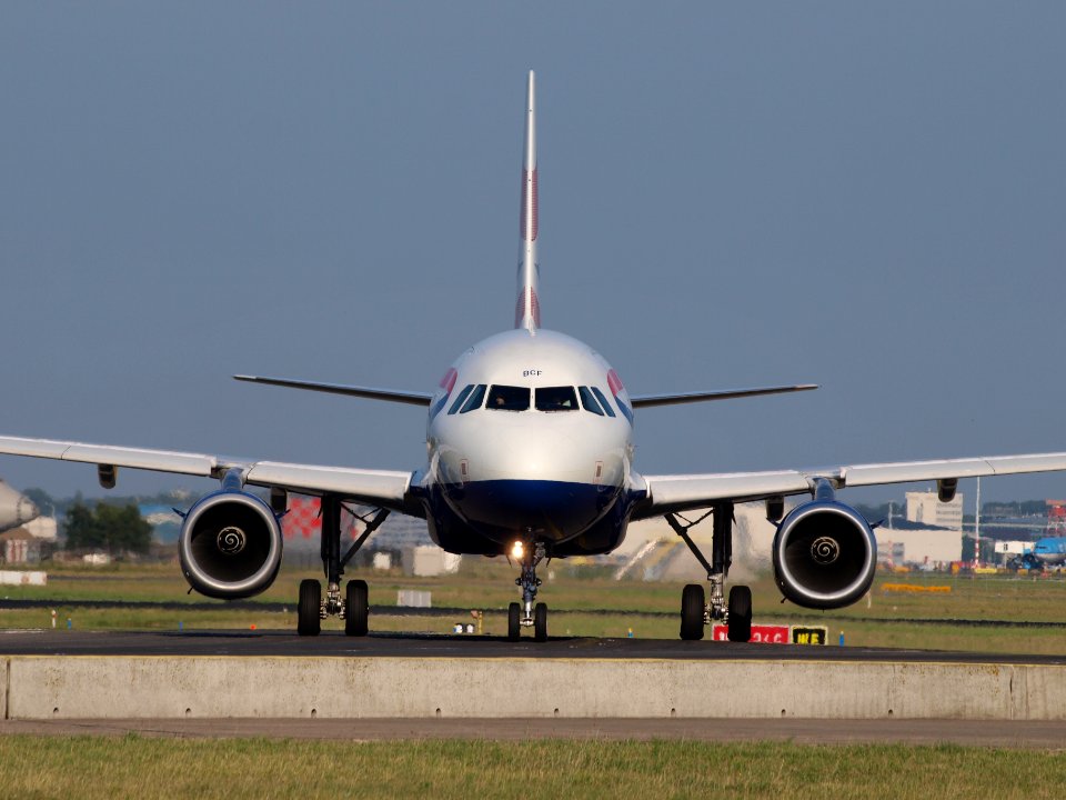 G-DBCF British Airways Airbus A319-131 - cn 2466 taxiing 15july2013