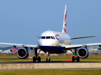 G-DBCF British Airways Airbus A319-131 - cn 2466, taxiing 22july2013 pic-002