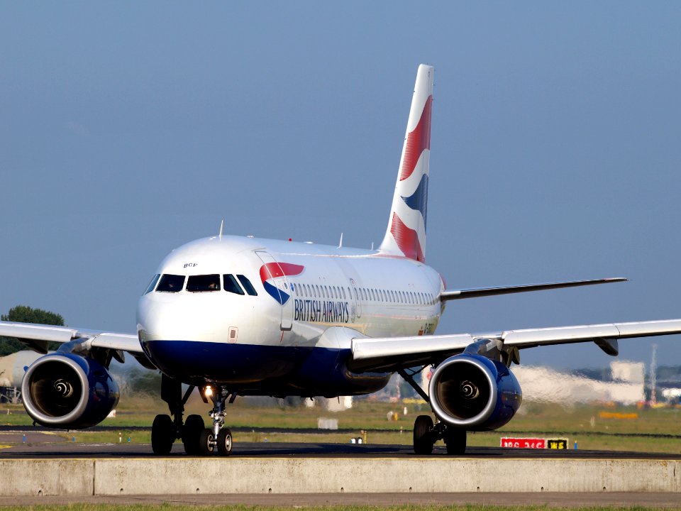 G-DBCF British Airways Airbus A319-131 - cn 2466 taxiing 15july2013 pic-002