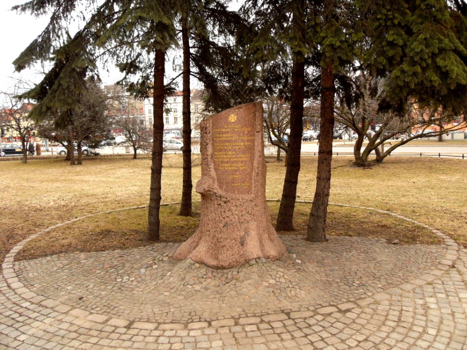 Gdańsk-pomnik w hołdzie harcerkom i harcerzom