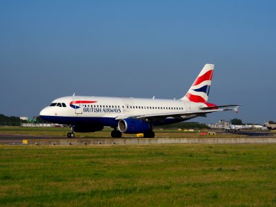 G-DBCF British Airways Airbus A319-131 - cn 2466 taxiing 15july2013 pic-003