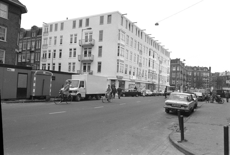 Gebouw op een hoek van het plein, Bestanddeelnr 934-3807