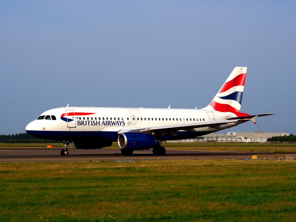 G-DBCF British Airways Airbus A319-131 - cn 2466, taxiing 22july2013 pic-005