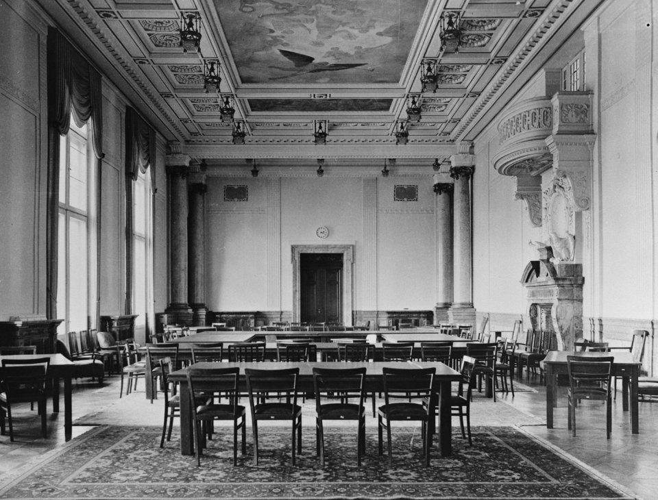 Gebouw van het vm. Kammergericht in Berlijn-Schoneberg, waarin de conferentie va, Bestanddeelnr 906-2508