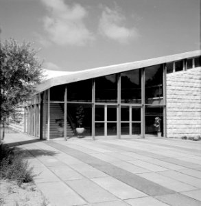 Gebouw van de agrarische faculteit van het Weizmann-Instituut te Rehovot Gezich, Bestanddeelnr 255-3949