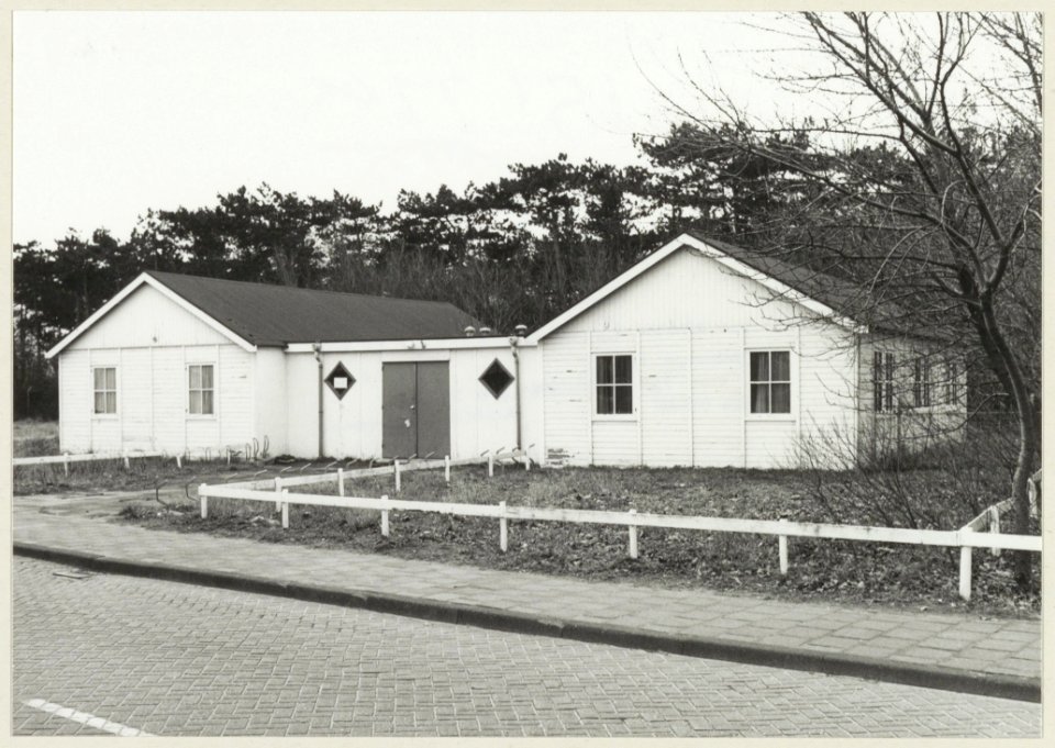 Gebouwtje in de Linnaeusstraat waar een jeugdcentrum gepland is. NL-HlmNHA 54004850