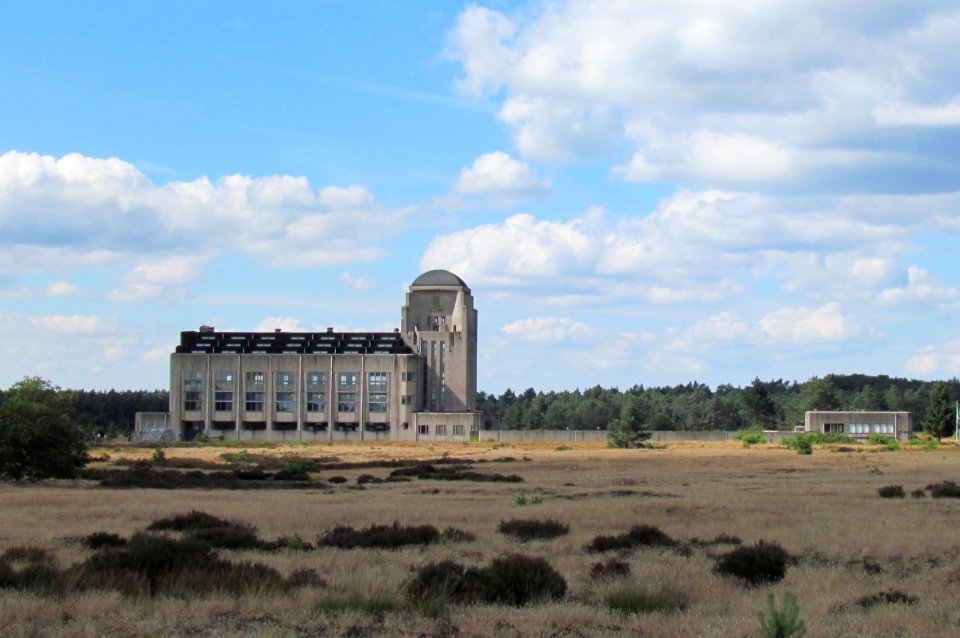 Gebouw A Radio Kootwijk volle lengte, recht