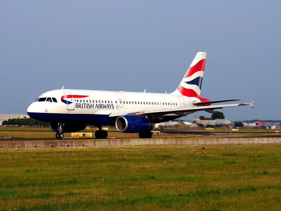 G-DBCF British Airways Airbus A319-131 - cn 2466, taxiing 22july2013 pic-004