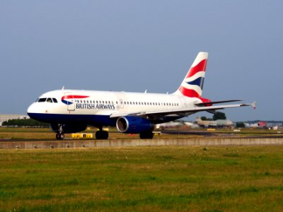 G-DBCF British Airways Airbus A319-131 - cn 2466, taxiing 22july2013 pic-004