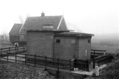 Gebouwtje te Zijpe (Ruilverkaveling Zijpe- en Hazepolder, Bestanddeelnr 170-1497