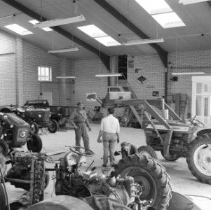 Gebouwen, boerderijen, landbouwwerktuigen, reparatieplaatsen, Bestanddeelnr 165-0843