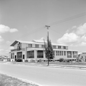 Gebouw in Paramaribo, waarschijnlijk het gebouw van de Stichting Wetenschappelij, Bestanddeelnr 252-2248