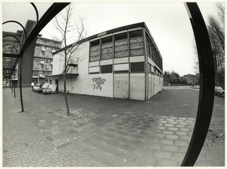 Gebouw op het Marsmanplein. NL-HlmNHA 54023338
