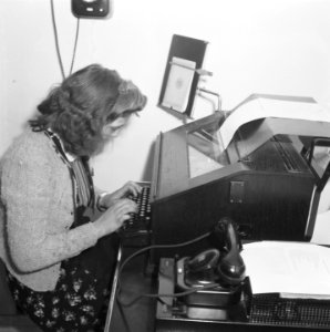 Gebouw van de RVD in de Kalverstraat te Amsterdam (Oog en Oor) Telexiste, Bestanddeelnr 900-8822