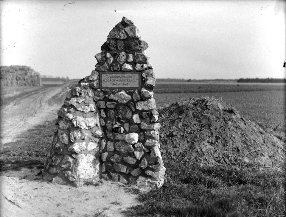 Gebouwen en monumenten knhm, gedenkstenen, ruilverkaveling vlodrop - posterholt, Bestanddeelnr 162-0817