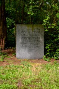 Gefallenendenkmal Alsbach, Stein 1