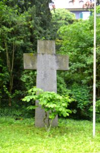 Gefallenendenkmal Alsbach, Stein 5 (Kreuz)