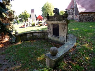 Gefallenendenkmal 1. Weltkrieg für Gommlo und Ateritz in Gommlo -Gesamtansicht- Anfang September 2020