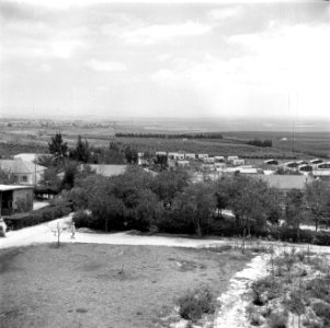Gebouwen en de omliggende velden van het kinderdorp Oniem, Bestanddeelnr 255-0511