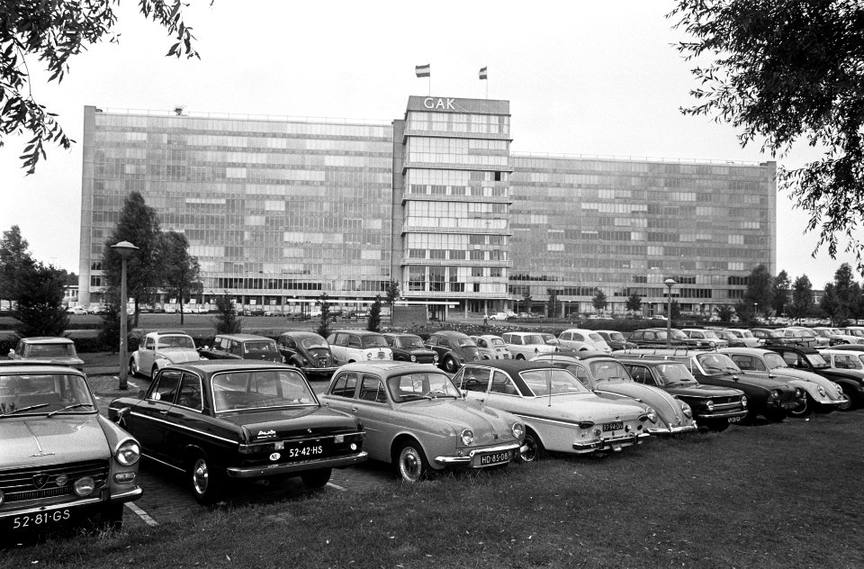 Gebouwen, parkeerplaatsen, auto's, Bestanddeelnr 922-6851