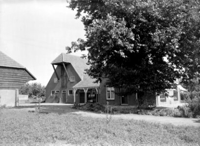 Gebouwen, boerderijen, bomen, Bestanddeelnr 253-7475