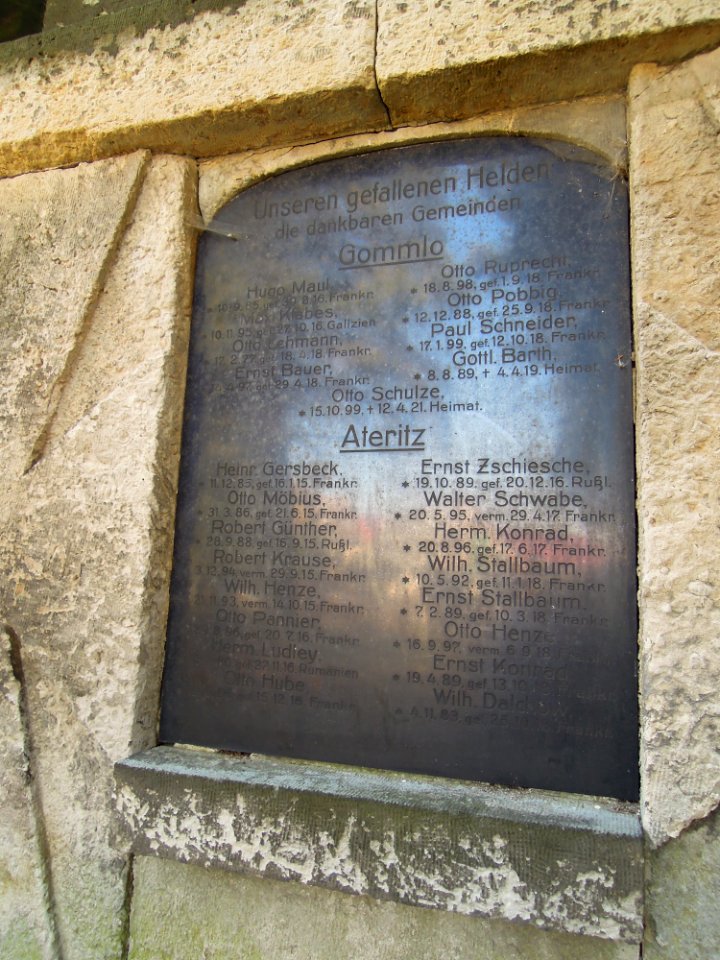 Gefallenendenkmal 1. Weltkrieg für Gommlo und Ateritz in Gommlo -Tafel- Anfang September 2020b