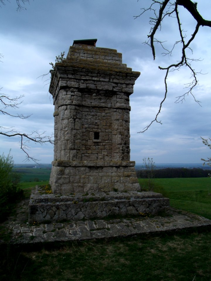 Gedenkturm den Gefallenen von der Schlacht 1806 bei Jena auf dem Sperlingsberg bei Kapellendorf, Thüringen