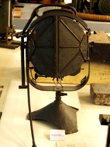 Gecombineerd draagbaar sein-, zoeklicht uit ongeveer 1910, Geniemuseum, Vught, foto 1