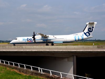 G-ECOM Flybe De Havilland Canada DHC-8-402Q Dash 8 - cn 4233 taxiing 14july2013 pic-002