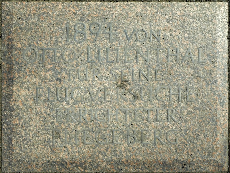 Gedenktafel.Otto.Lilienthal.Lilienthalpark.P1067482