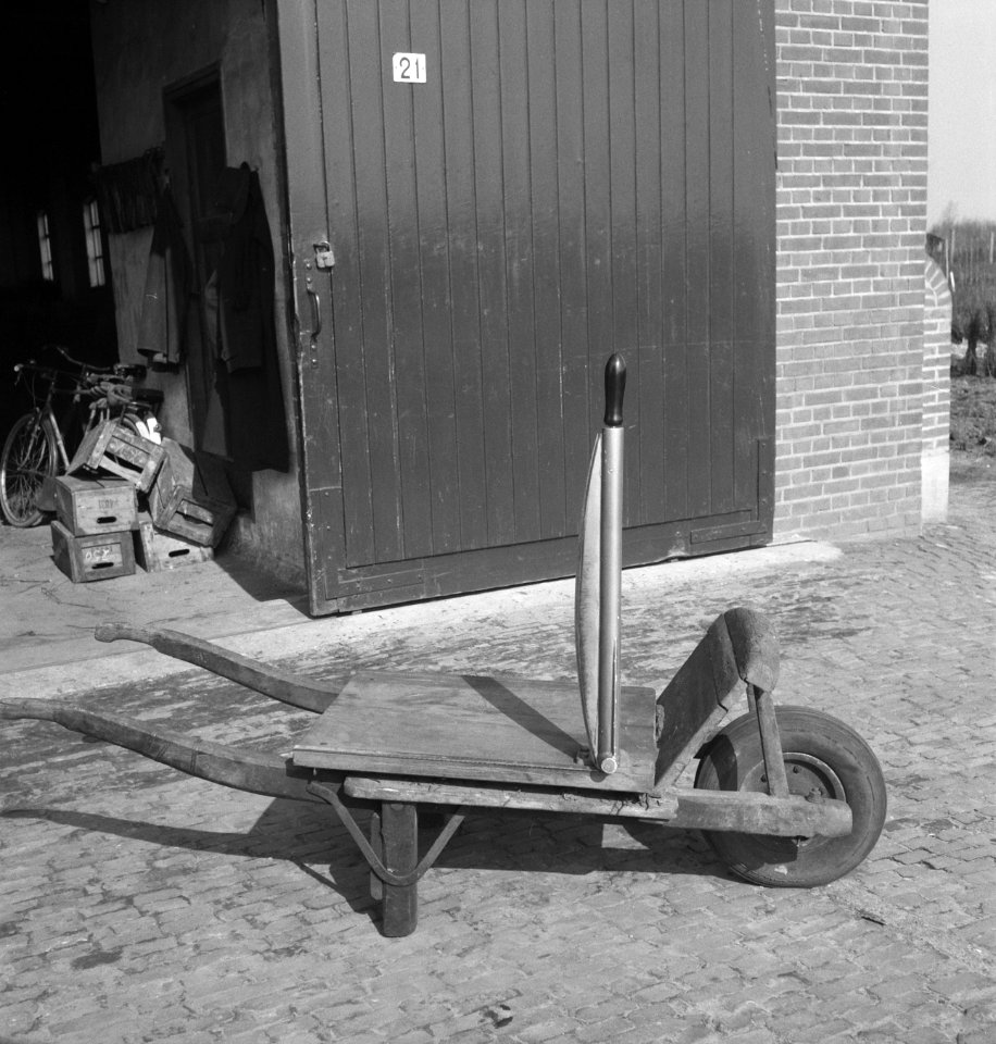 Gebouwen, werktuigen, gereedschappen, kruiwagens, Bestanddeelnr 253-4343