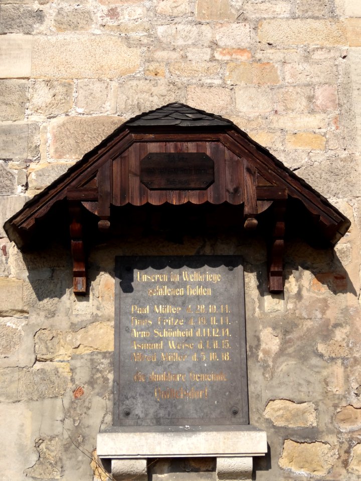 Gedenktafel an der Kirche in Quittelsdorf