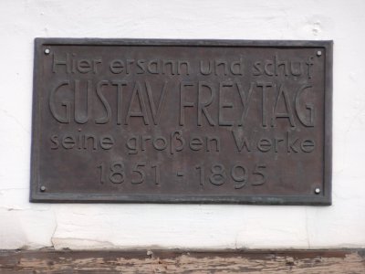 Gedenktafel am ehemaligen Wohnhaus von Gustav Freytag in Siebleben
