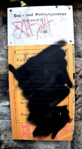 Gedenktafel in Berlin-Lichtenberg für den 1999 von Neonazis ermordeten Kurt Schneider
