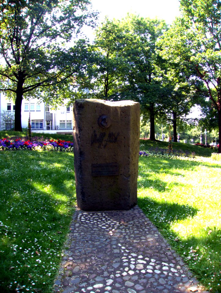 Gedenkstein Flurl 02