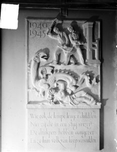 Gedenksteen ter nagedachtenis van gevallen drukkers, in het gebouw van het Koni…, Bestanddeelnr 903-9406
