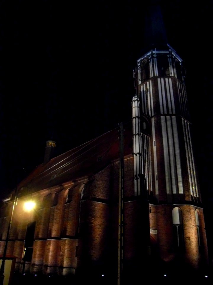 Gdańsk Oliwa kościół Matki Bożej Królowej Korony Polskiej – noc (2)