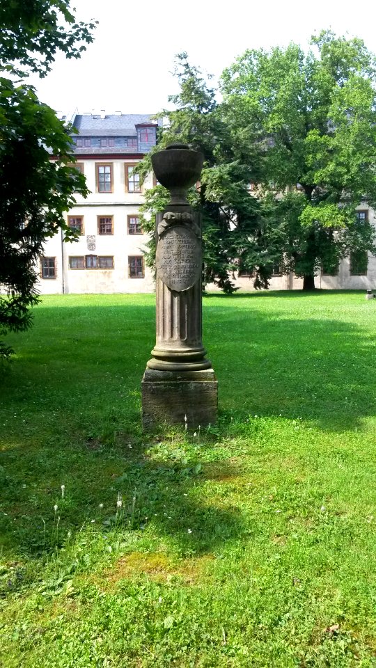 Gedenkstein am Schloss Friedenstein, Gotha