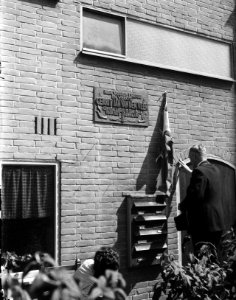 Gedenkplaat Gerrit van der Veen . Onthulling, Bestanddeelnr 902-7887