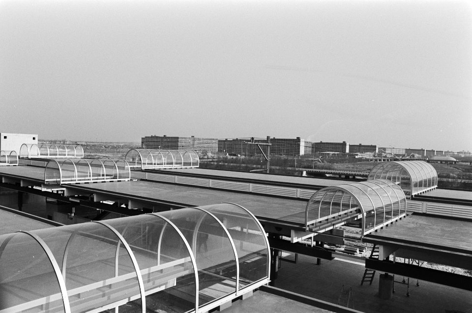 Gecombineerd trein- en metrostation in Bijlmermeer bijna gereed overzicht, Bestanddeelnr 928-4783