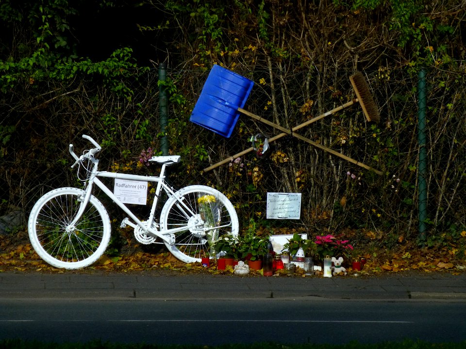 Gedenkstelle Fahrradunfall Berliner Straße Wuppertal, Nov 2020