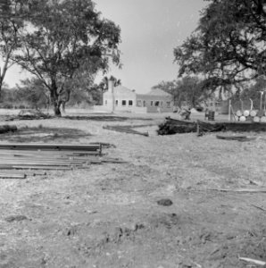 Gebouwen, bomen, buizen, Bestanddeelnr 250-8397