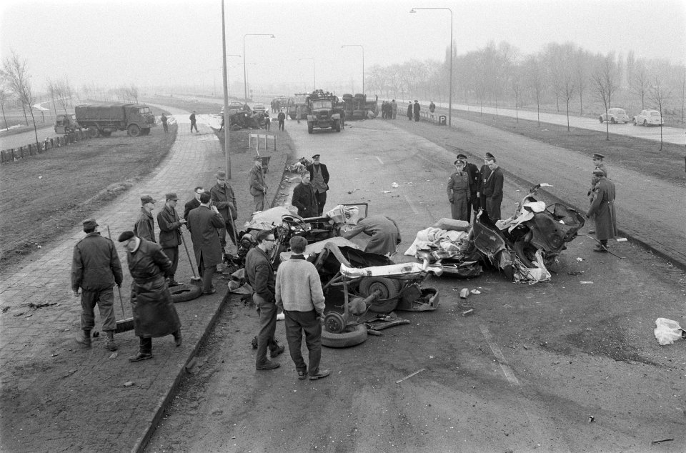 Gecompliceerde autobotsing op de Schellingerwoudweg te Amsterdam, Bestanddeelnr 914-9085