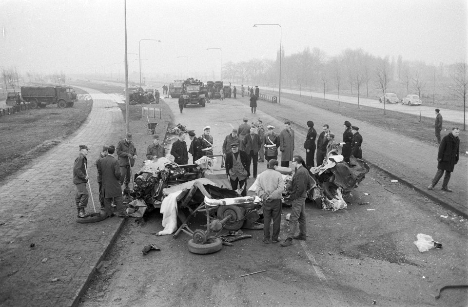 Gecompliceerde autobotsing op de Schellingerwoudweg te Amsterdam, Bestanddeelnr 914-9087