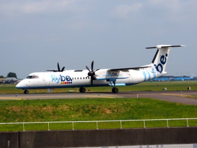 G-ECOM Flybe De Havilland Canada DHC-8-402Q Dash 8 - cn 4233 taxiing 14july2013 pic-001