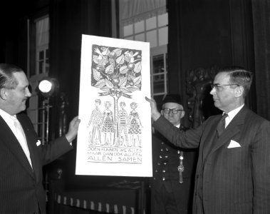 Gedenktegel tgv Zilveren Huwelijksfeest voor Burgemeester Van Hall Willy Wald, Bestanddeelnr 913-6896