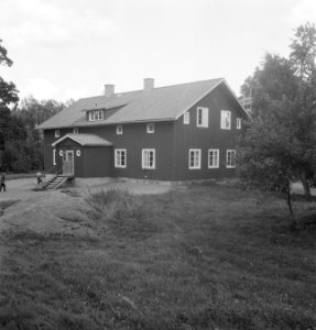 Gebouwen, huizen, trappen, jongens, Bestanddeelnr 251-7707