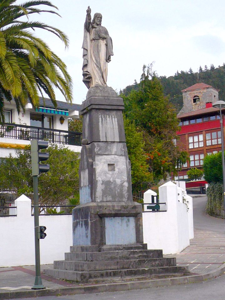 Gautegiz Arteaga - Monumento al Sagrado Corazón de Jesús 1